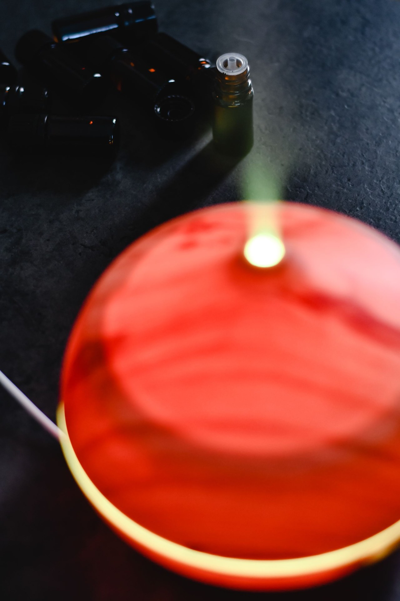 Wood-grain finish ultrasonic humidifier diffuser with cool mist output